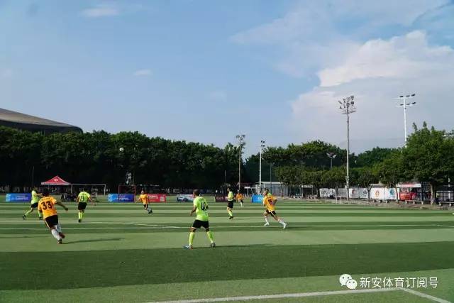 柏林联合小胜埃尔沃斯贝格，裁判出示3张黄牌